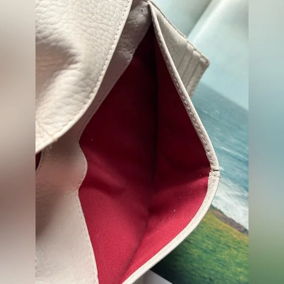 Hammitt 110 North Pebble Leather Wallet In Calla Lilly White/Brushed Gold - Picture 10 of 15